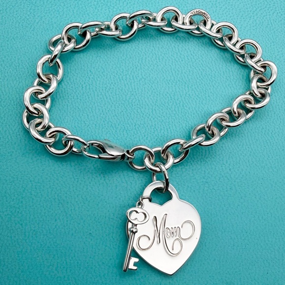 Tiffany & Co. Jewelry - Tiffany & Co 7.75” medium heart mom charm with key charm bracelet